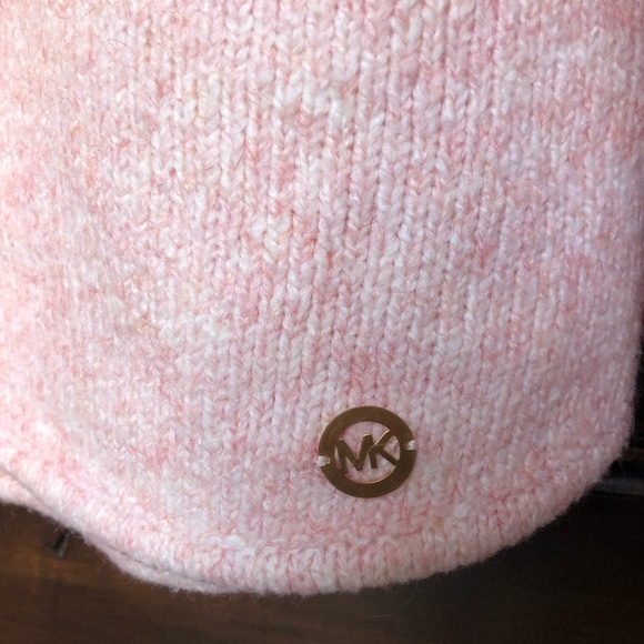 ✨ Brand New Ladies Soft Pink Sweater✨ - Picture 3 of 8